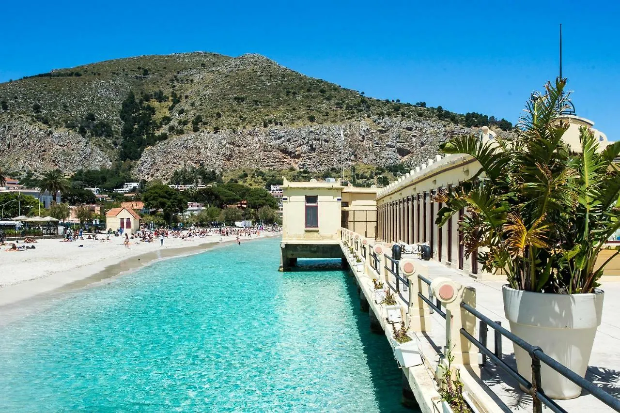 ** Couette-café B&B Villa Liberty Sul Mare Palerme Italie